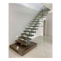 Escalier moderne à une seule poutre avec éclairage LED intégré et marches en verre