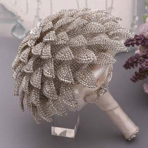 Nouveaux bouquets de mariage en champagne, roses en soie avec cristaux et perles, fleurs artificielles pour <span class=keywords><strong>mariée</strong></span> et demoiselles d'honneur, <span class=keywords><strong>bouquet</strong></span> de <span class=keywords><strong>mariée</strong></span> fait main - Product Image 1