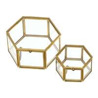 Boîte à bijoux hexagonale en verre transparent de qualité supérieure avec cadre en laiton, utilisée pour le rangement et la présentation de bagues et d'accessoires de bijouterie