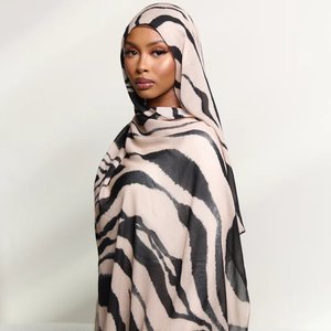 Foulard Turban Multifonctionnel en Modal Imprimé Numérique de Haute Qualité 70*180cm pour Femmes Musulmanes, Motif Color Block, Châle Traditionnel - Product Image 1