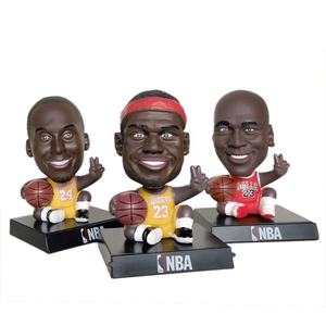 Statuetta <span class=keywords><strong>Bobble</strong></span> <span class=keywords><strong>Head</strong></span> Personalizzata di Stelle del Basket e del Calcio, Kobe Curry Jordan James, Figurina in PVC per Auto CE - Product Image 3
