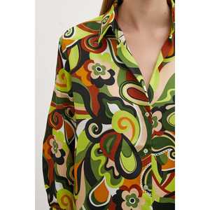 Chemise en satin à motifs marbrés verte, chemisier décontracté boutonné pour femme, imprimé floral, à porter au quotidien - Product Image 4