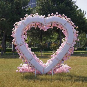 Arche de fleurs artificielles en forme de cœur de roses, personnalisée en usine, pour la décoration de fond de mariage, vente en gros - Product Image 3