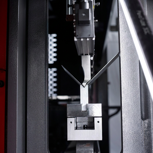 Presse plieuse hydraulique NOKA 100 tonnes 2500 mm CNC entièrement servo-synchronisée pour le pliage de tôles d'acier - Product Image 3