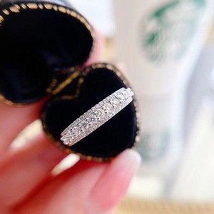Anello Semplice Impilabile dal Design Classico per Donne - Product Image 2