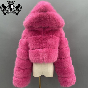 เสื้อโค้ทขนเฟอร์เทียมคุณภาพสูงสำหรับผู้หญิง ยี่ห้อ Janefur รุ่น Lovely Warm พร้อมฮู้ด สีขาว ขายดีสำหรับฤดูหนาว - Product Image 3