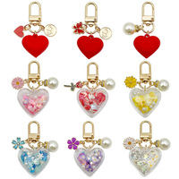 Llavero Colgante de Resina con Diseño de Corazón Rojo Brillante para Niñas, Accesorios Pequeños y Frescos para Parejas, Adornos Colgantes para Bolsos