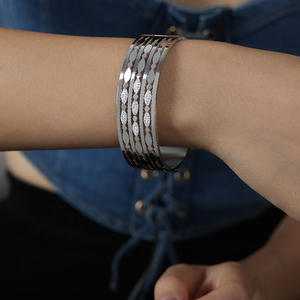 Bracciale di Gioielleria alla Moda Antiossidante, Vendita all'Ingrosso, Bracciale Grande in Acciaio Inossidabile Placcato Oro 18K con Zirconi Ovali Cavi per Donne - Product Image 5