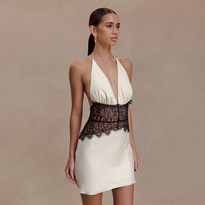 Robe courte à col halter avec taille cintrée en dentelle, dos nu transparent, tenue de soirée - Product Image 4