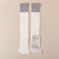 Chaussettes de sport antidérapantes en silicone pour femmes, cinq doigts, Pilates, yoga, fitness, couleur unie, coton, chaussettes mi-hautes