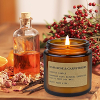 Bougie parfumée en cire de soja dans un bocal en verre ambré, parfum cèdre et bois de teck, décoration d'intérieur avec couvercle