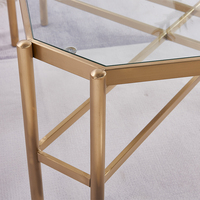 Table basse moderne de style européen luxueux pour le salon, avec base en métal doré et plateau en verre trempé