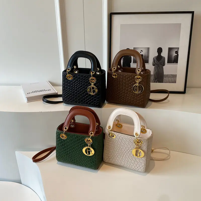 Yüksek anlamda kadınlar lüks tasarım Vintage timsah omuzdan askili çanta PU deri çanta bayanlar moda Crossbody küçük Tote