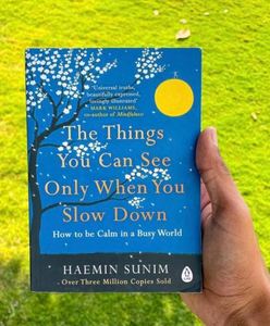 สิ่งที่คุณมองเห็นได้เฉพาะเมื่อคุณช้าลงความเร็ว โดย ฮีมิน ซูนิม หนังสือพัฒนาจิตใจเพื่อความสงบภายใน สำหรับผู้ใหญ่ ไลฟ์สไตล์ที่สมดุล - Product Image 6