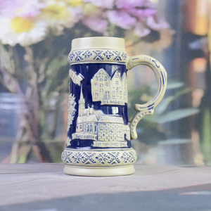 Chope à bière classique en porcelaine du Fujian - Relief de la porte de Viru et de la cathédrale d'Alexandre-Nevski - Product Image 4