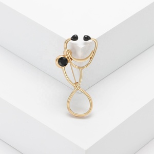 Broche de Estetoscopio con Pedrería para Médicos, Enfermeras, Hombres, Mujeres y Niños, para Bodas, Fiestas y Regalos - Product Image 4