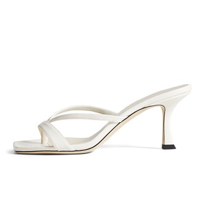 Muli quadrati da <span class=keywords><strong>donna</strong></span> estivi punta aperta <span class=keywords><strong>tacco</strong></span> medio semplice elegante bianco sandali con <span class=keywords><strong>tacco</strong></span> <span class=keywords><strong>a</strong></span> <span class=keywords><strong>rocchetto</strong></span> infradito di grandi dimensioni scivoli - Product Image 4