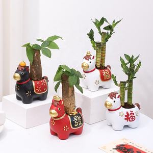 กระถางต้นไม้เรซิ่นรูปม้า ปีม้า 2026 นำโชค ฮวงจุ้ย เสริมทรัพย์ รูปทรงม้า สีขาว แดง ดำ สำหรับตกแต่งบ้านและสำนักงาน - Product Image 5