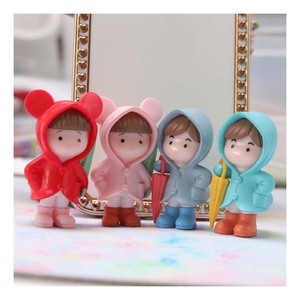 Figurine en résine PVC de fille et garçon sous parapluie de dessin animé, miniature pour ornement de jardin féerique et accessoires de maison de poupée - Product Image 2