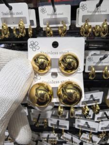 <span class=keywords><strong>Pendientes</strong></span> de Acero Inoxidable de Yiwu, Joyería Simple Dorada, Resistentes al Deslustre, Antialérgicos, Impermeables - Product Image 2
