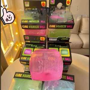 Jouet anti-stress en caoutchouc à rebond lent en forme de glaçon, pour le divertissement et le soulagement du stress - Product Image 4