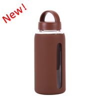 Bouteille d'eau en verre borosilicate haute résistance, nouveau design avec manchon en silicone souple, bouteille de voyage anti-fuite pour activités de plein air