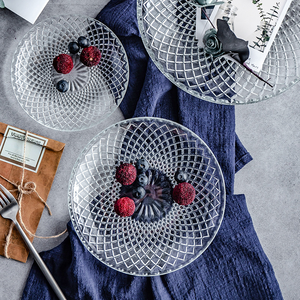 أطباق زجاجية الأكثر مبيعاً دائرية شفافة للحلويات قابلة لإعادة الاستخدام بنقوش بارزة من الكريستال لتقديم الفواكه والطعام - Product Image 3