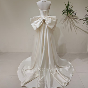 LY158 Vestido de Novia Moderno Clásico Sin Tirantes de Encaje, Satén y Tul, Estilo Sirena, Largo, con Lentejuelas, Bordado Floral, Apliques de Cristal y Cola Capilla - Product Image 2