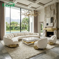 Sofá Seccional Curvo Grande de Lujo, Estilo Bouclé, Hecho a Mano, Diseño Moderno en Forma de C, con Base de Latón Dorado, Mueble Artístico para Villa