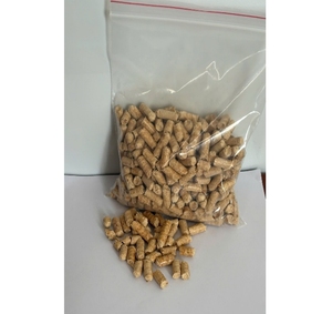 Granulés de bois de pin de haute qualité 8 mm pour litière animale, sciure compressée sans poussière pour chats et lapins, qualité export premium - Product Image 1