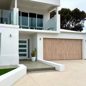 <span class=keywords><strong>Porte</strong></span> de <span class=keywords><strong>garage</strong></span> <span class=keywords><strong>sectionnelle</strong></span> automatique isolée à grille verticale en bois, style moderne, <span class=keywords><strong>prix</strong></span> abordable, 16x7, <span class=keywords><strong>avec</strong></span> <span class=keywords><strong>porte</strong></span> piétonne latérale - Product Image 1
