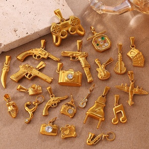 Armée dorée |   Pendentif breloque en acier inoxydable plaqué or PVD 18 carats avec cristaux de strass sertis clos |   Durable et imperméable - Product Image 2