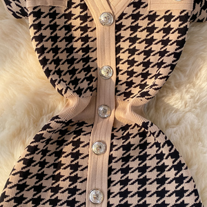 Abito tubino estivo vintage a maniche corte con scollo a V, in maglia, a vita alta, lunghezza midi, casual da donna, all'ingrosso - Product Image 3