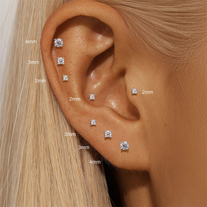 Pendientes de cartílago de plata de ley S925 con moissanita de pétalo de cuatro hojas/triangular de 2mm/3mm/4mm, sencillos y con diseño de hilo. - Product Image 3