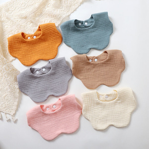 Babero de Gasa de Algodón de 6 Capas para Bebé, Babero Giratorio de 360 Grados Antisuciedad para Niños, Babero con Estampado de Dibujos Animados, Babero de Pétalos al por Mayor - Product Image 3