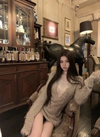 Pull en tricot doré chatoyant - Éclat luxueux, coupe confortable et glamour prêt pour les soirées et occasions spéciales.