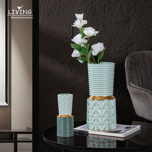 Vaso moderno fatto a mano in ceramica e porcellana ornamento artigianale da tavolo vasi di fiori astratti moderni in ceramica - Product Image 2