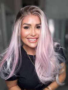 Perruque synthétique résistante à la chaleur, Lace Front 13x4, 20 pouces, argentée avec des mèches roses, lisse et ondulée, avec une ligne de cheveux scandinave - Product Image 2