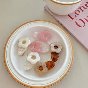 Акриловые бусины в виде цветка - Product Image 3