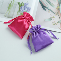 8*10cm pas cher Satin bijoux sac fête de mariage bonbons paquet organisateur vêtements personnalisé champignon cordon sacs