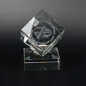 Bán buôn chất lượng tốt K9 pha lê <span class=keywords><strong>Cube</strong></span> với <span class=keywords><strong>3D</strong></span> <span class=keywords><strong>laser</strong></span> với pha lê cơ sở cho quà tặng doanh nghiệp & Quà Tặng thể thao - Product Image 1