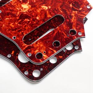 Golpeador de guitarra de plástico estilo <span class=keywords><strong>Jaguar</strong></span> de 3 capas para tortuga con Color rojo/marrón tortuga 10 agujeros para guitarras eléctricas personalizadas - Product Image 3