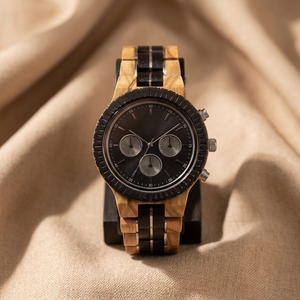 Montre en bois à quartz pour homme avec logo personnalisé gravé, élégante et luxueuse, avec cadran en verre et boîtier de 9 mm d'épaisseur - Product Image 1