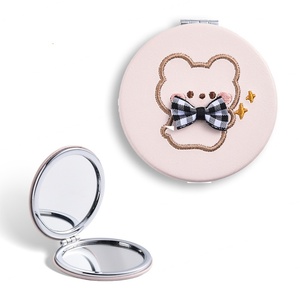 กระจกพกพาลายการ์ตูนน่ารักแบบกำหนดเองได้ กระจกสองด้านทรงกลม กระจกพกพาแบบสั่งทำ - Product Image 1