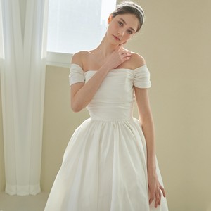 Elegante Vestido <span class=keywords><strong>de</strong></span> <span class=keywords><strong>Novia</strong></span> <span class=keywords><strong>de</strong></span> Satén con Corte en A, Hombros Descubiertos, Manga Corta, Pliegues <span class=keywords><strong>y</strong></span> Drapeado, Largo hasta el Suelo, Hecho a Medida - Product Image 6