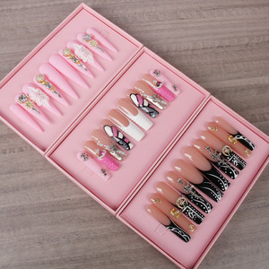Venta al por mayor 10 piezas <span class=keywords><strong>de</strong></span> <span class=keywords><strong>uñas</strong></span> <span class=keywords><strong>de</strong></span> acrílico ABS pintadas a mano hermoso diseño hecho a mano para niñas presione en la aplicación del dedo - Product Image 3