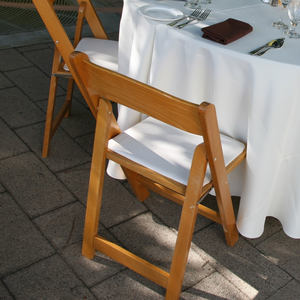 Chaise pliante en bois naturel Wimbledon bon marché pour événement de mariage en plein air - Product Image 3