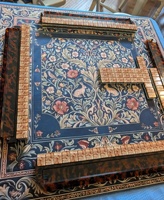 Tapis de table de mahjong carré vintage bleu indigo à motif botanique symétrique lapin et oiseaux pour les amateurs de mahjong