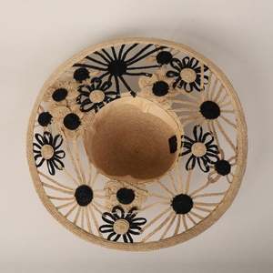 Nouvelle Arrivée 2025 Printemps-Été – Chapeau de Soleil Souple en Paille Raphia à Large Bord pour Femme, Motif Floral Élégant, Idéal Voyage et Plage, Creux et Ajouré - Product Image 5