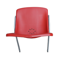 Chaise empilable à quatre pieds en acier et plastique avec un design traditionnel pour une utilisation scolaire ou en extérieur